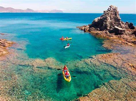 Las mejores rutas dekayak Cabo de Gataque debes explorar