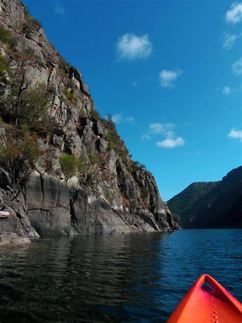 La Temporada Perfecta para Kayak en los Cañones del Sil